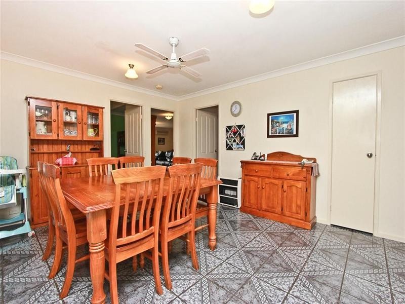 18 Finch Close, Cameron Park NSW 2285