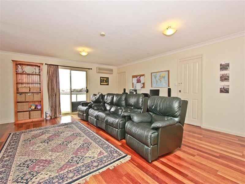 18 Finch Close, Cameron Park NSW 2285