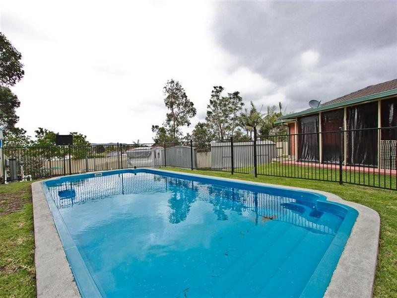 18 Finch Close, Cameron Park NSW 2285