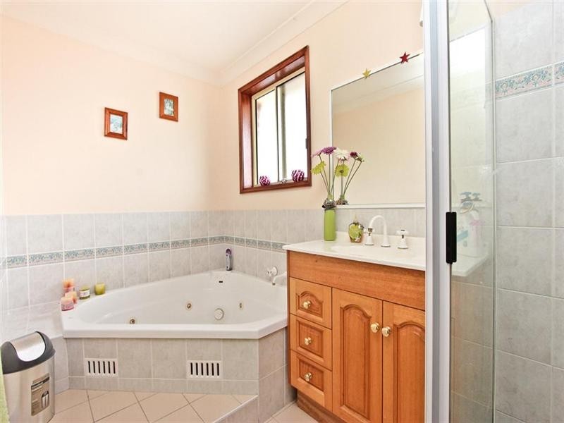 8 Brigantine Place, Caves Beach NSW 2281