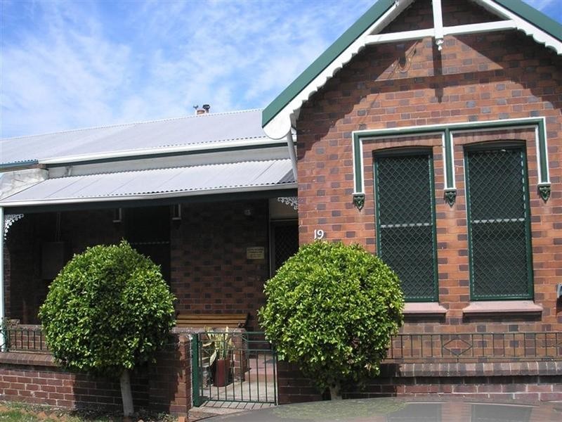 19 Lindsay Street, Hamilton NSW 2303