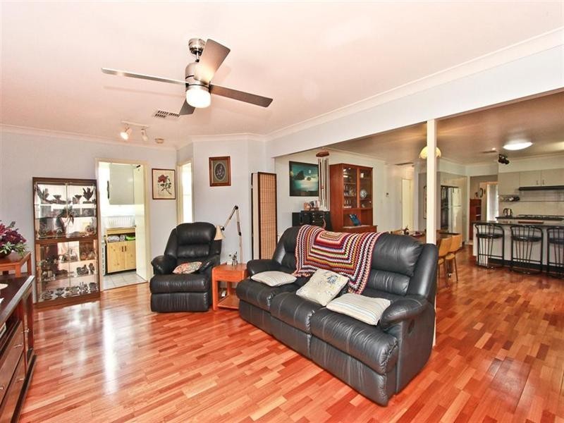 29 Nightingale Crescent, Cameron Park NSW 2285