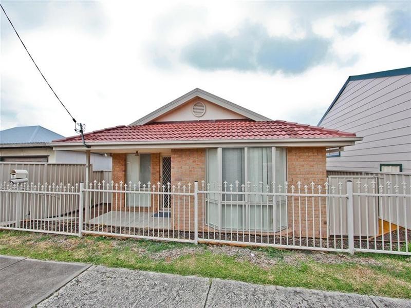 11 Crown Street, Stockton NSW 2295