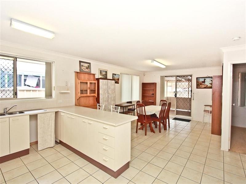 11 Crown Street, Stockton NSW 2295