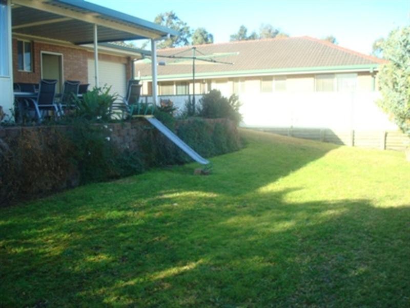 14 Finch Close, Cameron Park NSW 2285