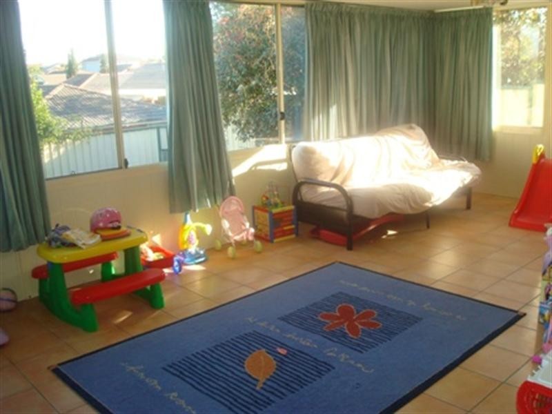 14 Finch Close, Cameron Park NSW 2285