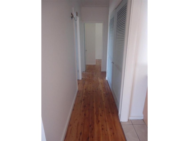 8 Lisa Avenue, Warners Bay NSW 2282