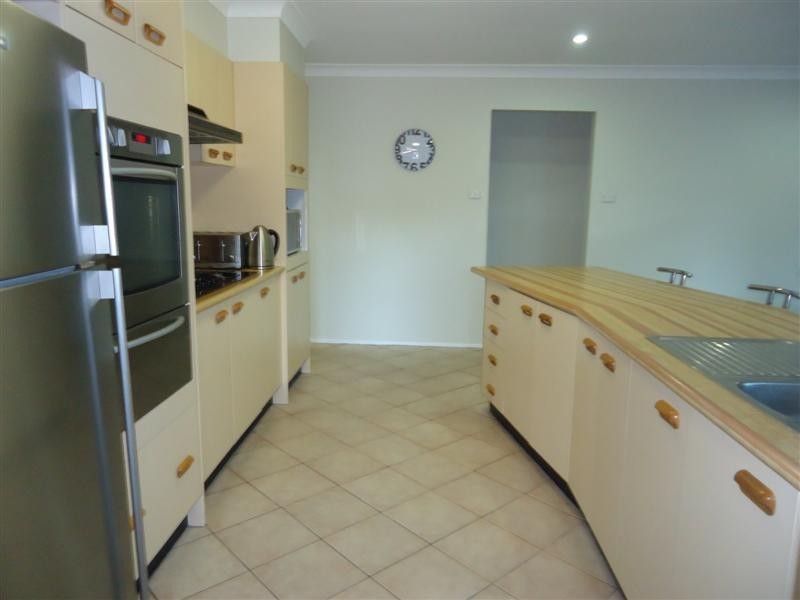 14 Woodside Drive, Eleebana NSW 2282