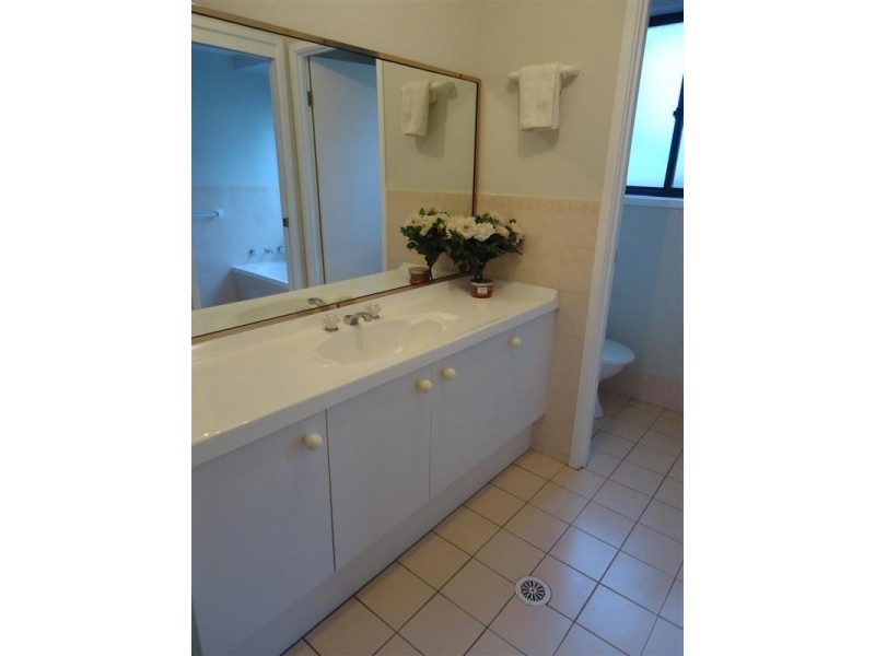 14 Woodside Drive, Eleebana NSW 2282