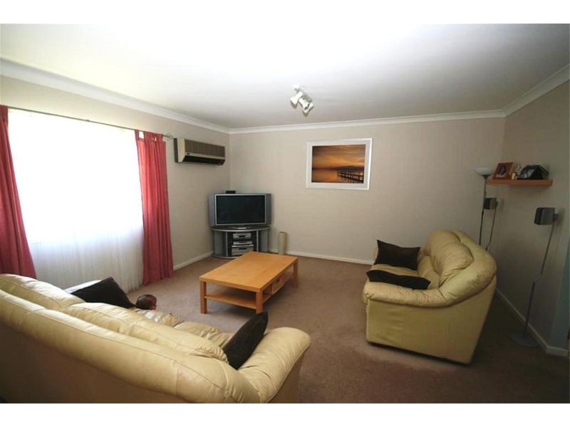 16 Kananook Crescent, Belmont North NSW 2280