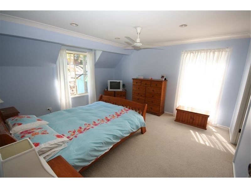 16 Kananook Crescent, Belmont North NSW 2280