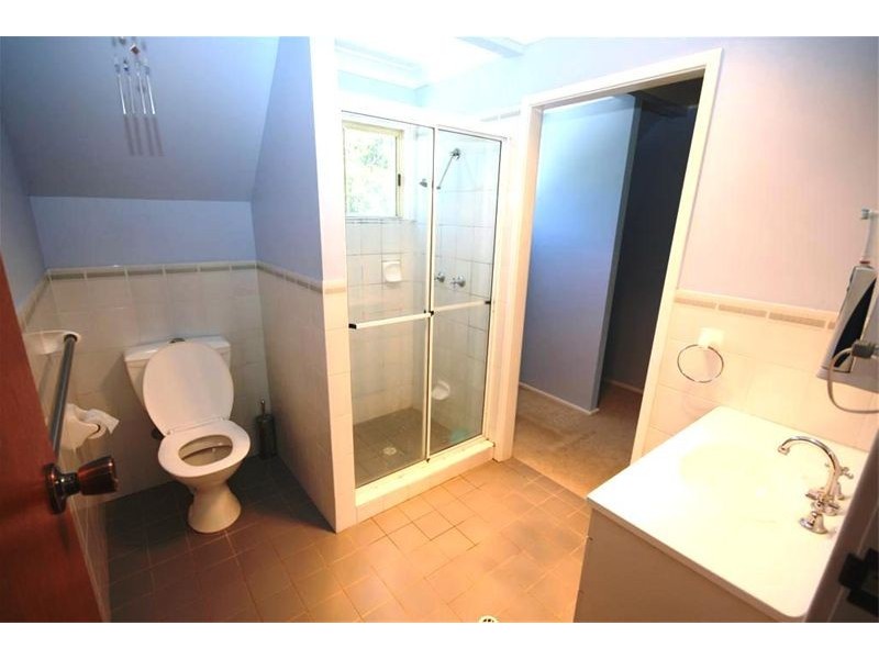 16 Kananook Crescent, Belmont North NSW 2280