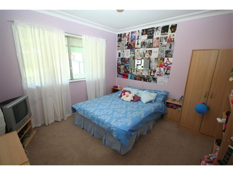 16 Kananook Crescent, Belmont North NSW 2280