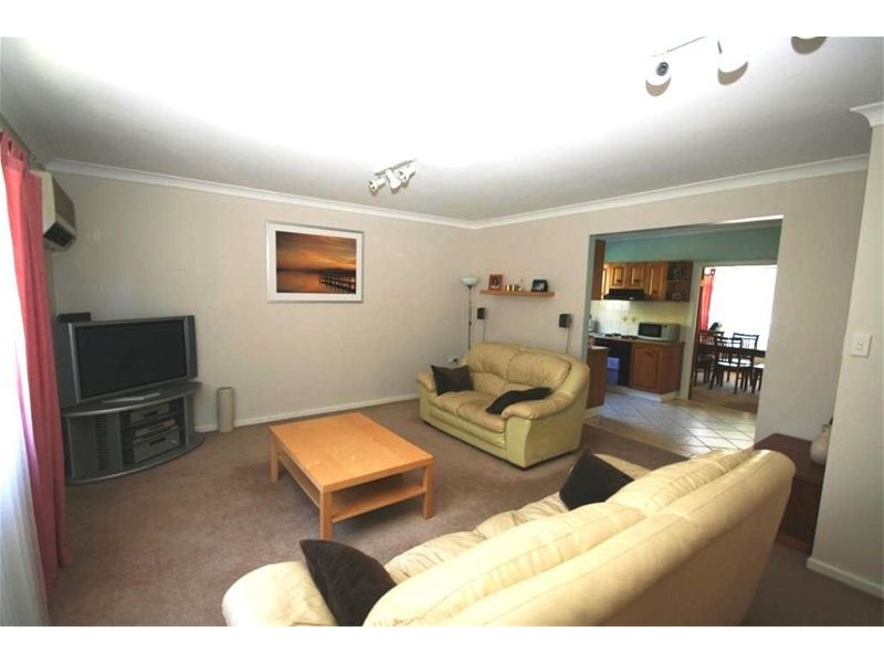 16 Kananook Crescent, Belmont North NSW 2280