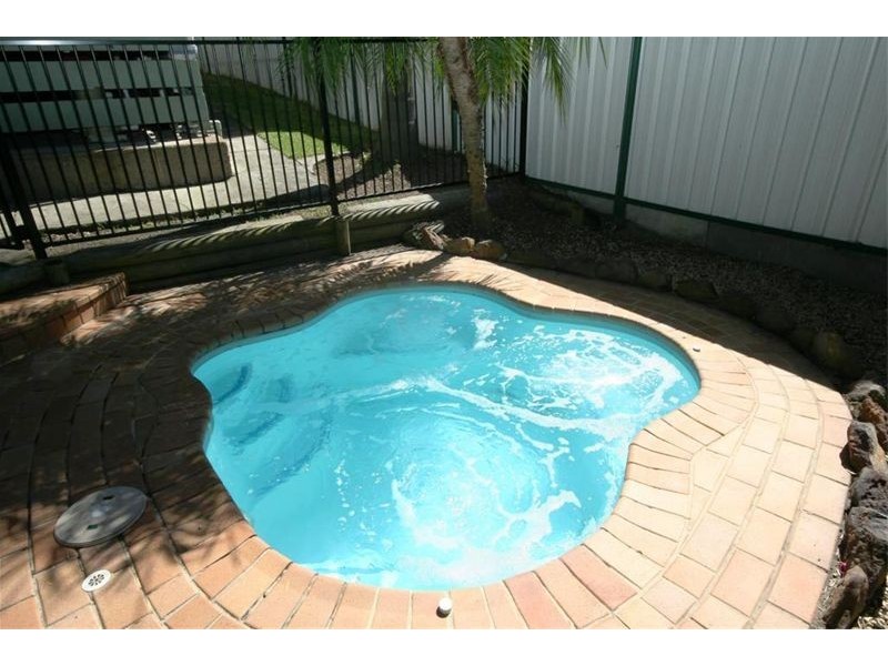 16 Kananook Crescent, Belmont North NSW 2280