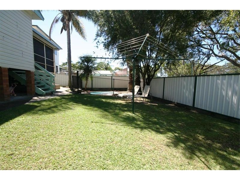 16 Kananook Crescent, Belmont North NSW 2280