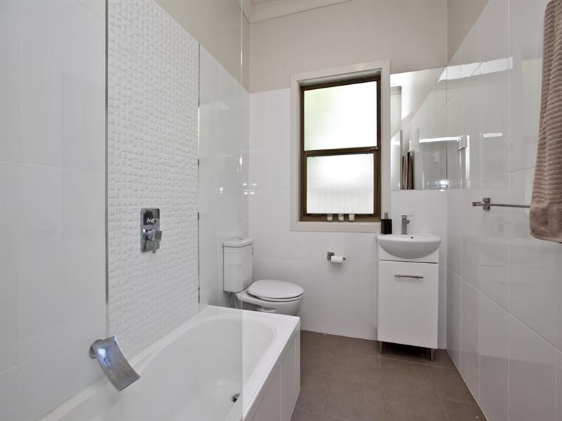 5 Teralba Road, Broadmeadow NSW 2292