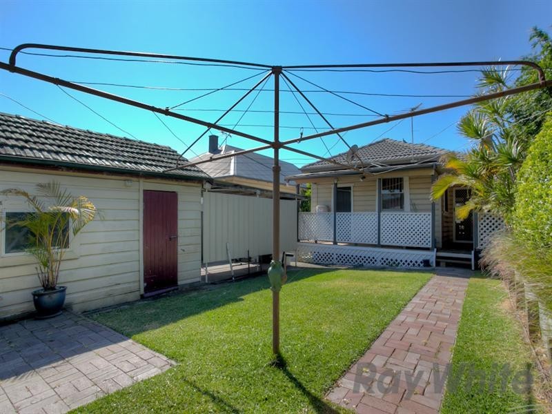 120 Barton Street, Mayfield NSW 2304