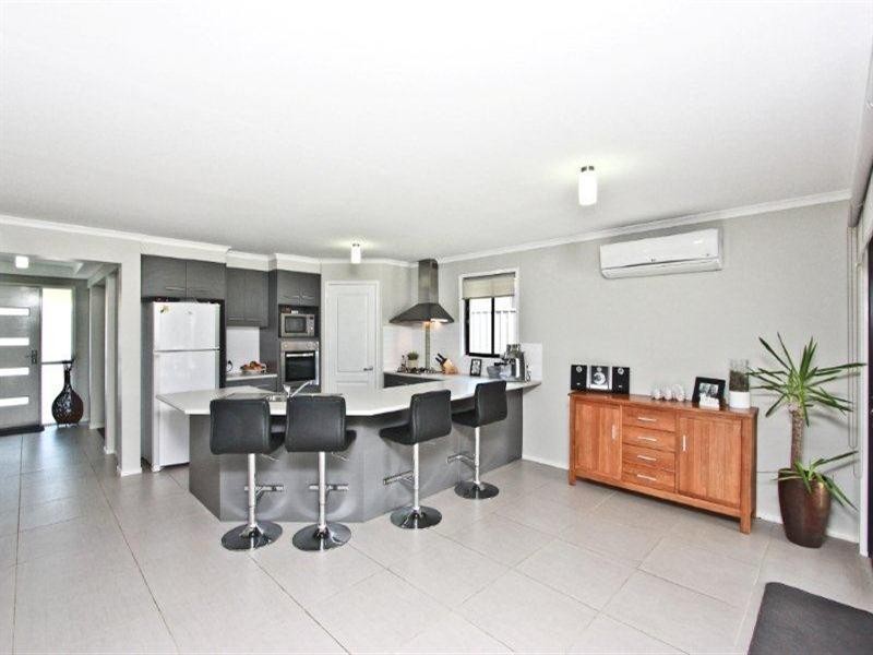 4 Billabong Drive, Cameron Park NSW 2285