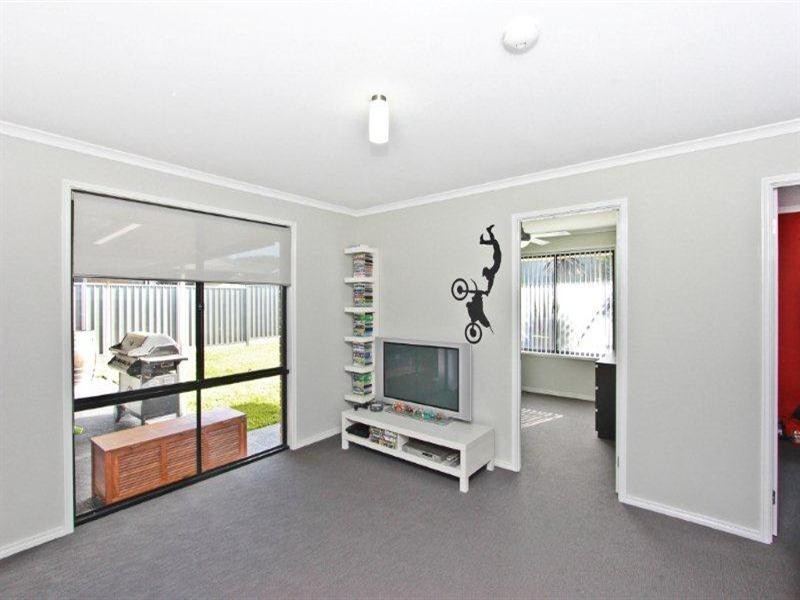 4 Billabong Drive, Cameron Park NSW 2285