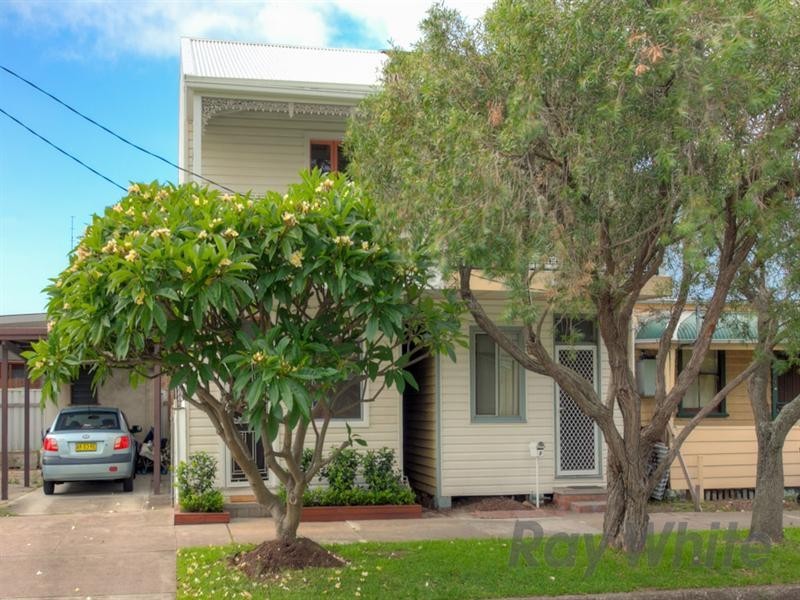 8 Hargrave Street, Carrington NSW 2294