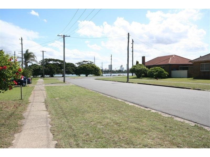 7 Stone Street, Stockton NSW 2295