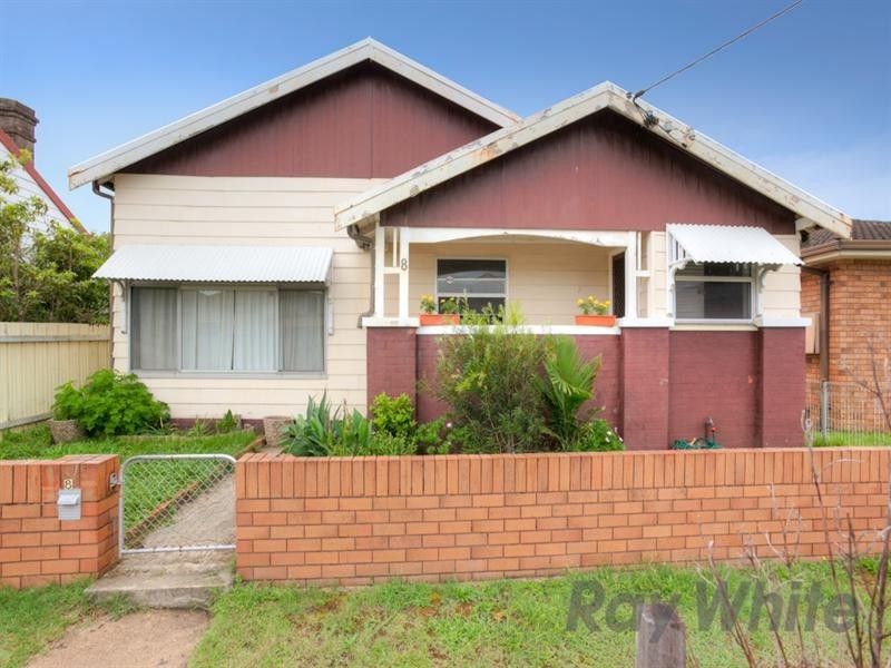 8 Pacific Street, Stockton NSW 2295