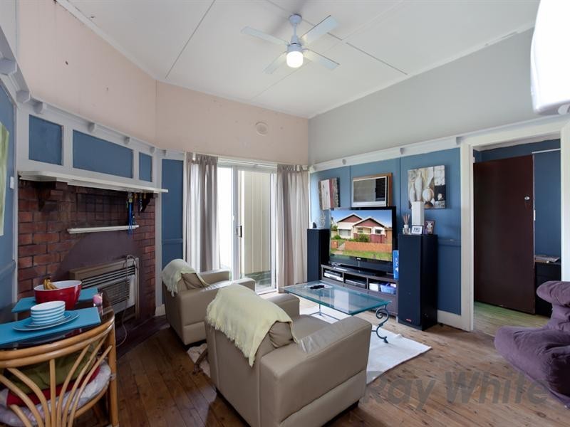 8 Pacific Street, Stockton NSW 2295