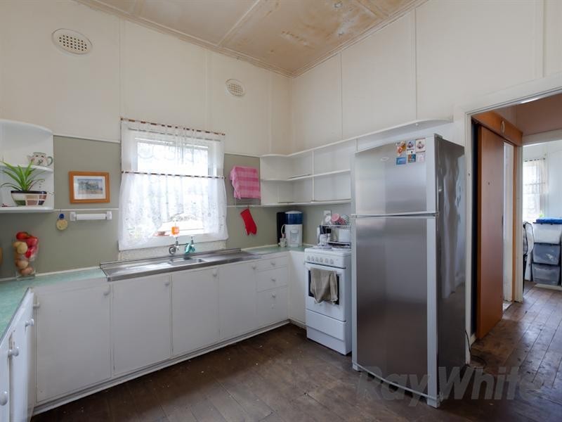 8 Pacific Street, Stockton NSW 2295