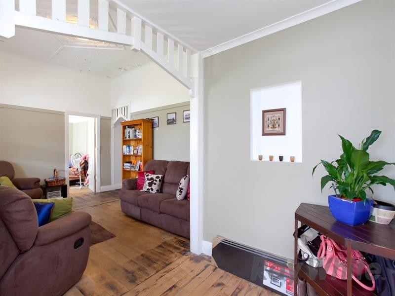 8 Pacific Street, Stockton NSW 2295