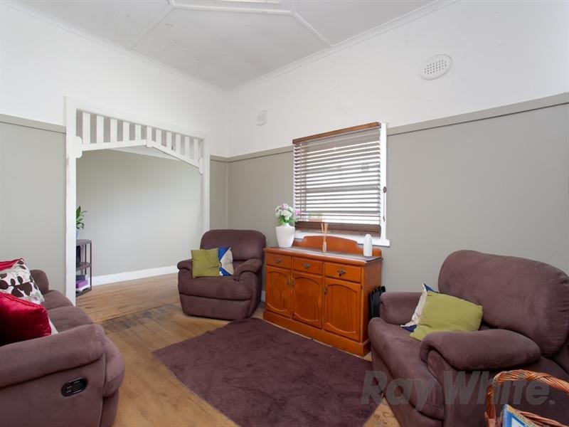 8 Pacific Street, Stockton NSW 2295