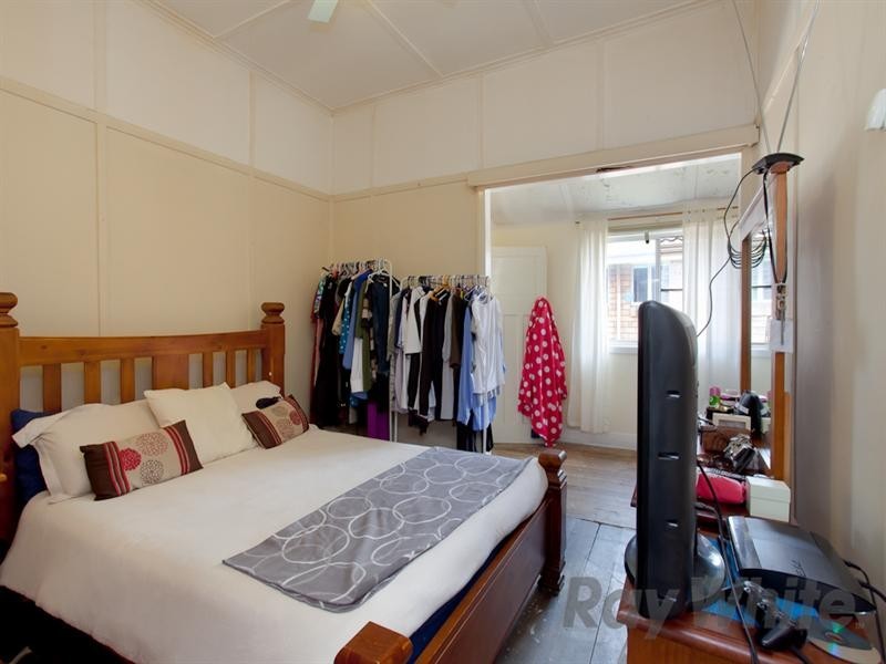 8 Pacific Street, Stockton NSW 2295