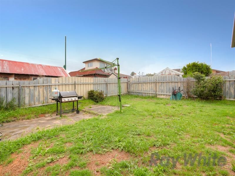 8 Pacific Street, Stockton NSW 2295