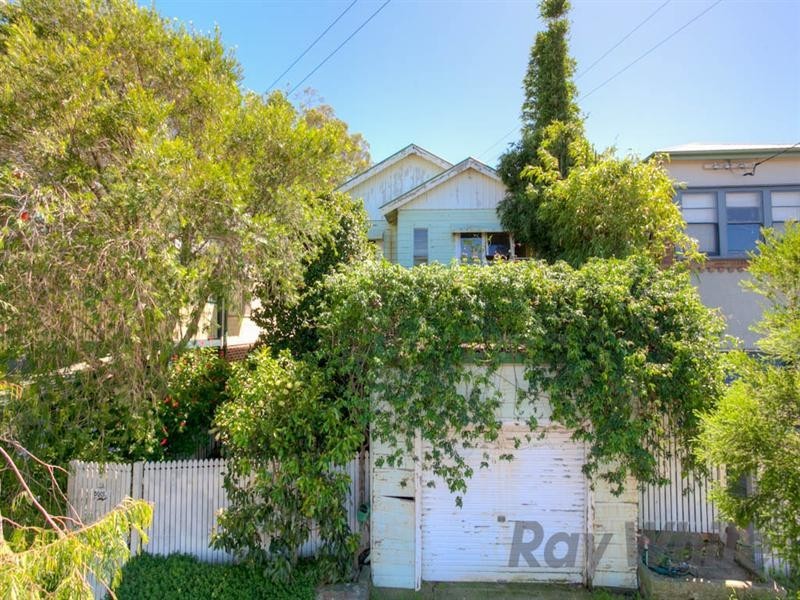 13 Cross Street, Mayfield NSW 2304