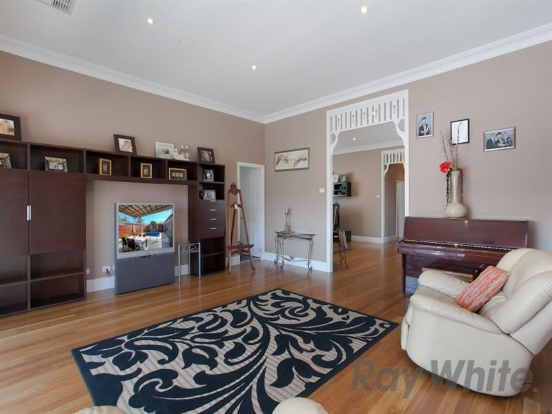 18 Gow Street, Hamilton North NSW 2292