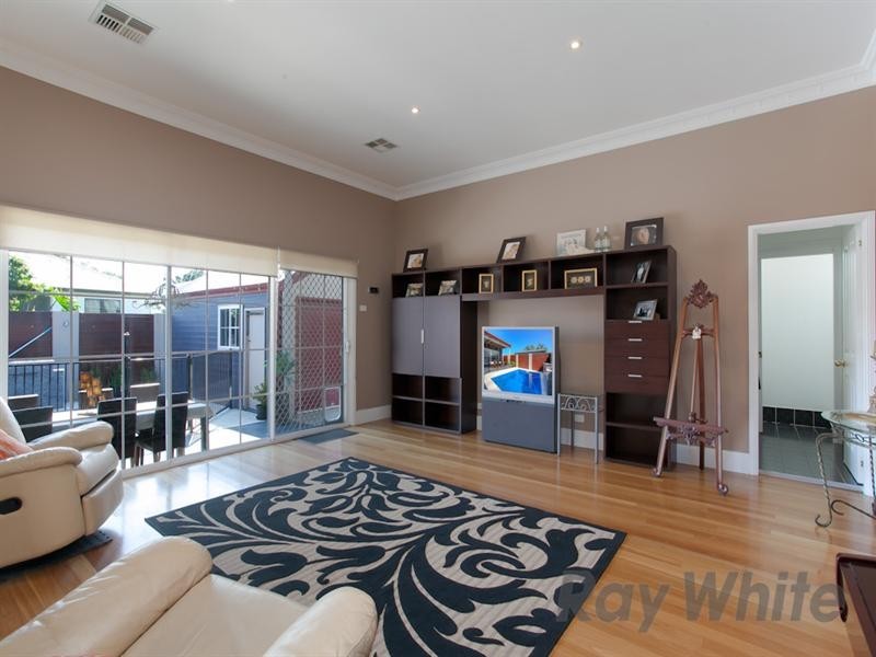 18 Gow Street, Hamilton North NSW 2292