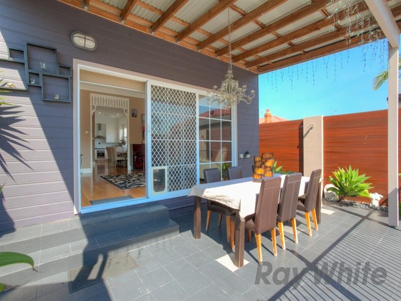 18 Gow Street, Hamilton North NSW 2292