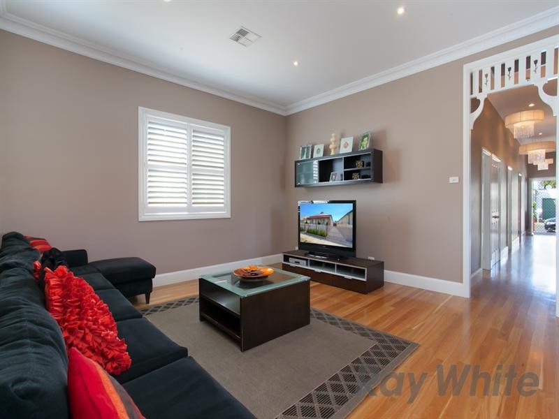 18 Gow Street, Hamilton North NSW 2292