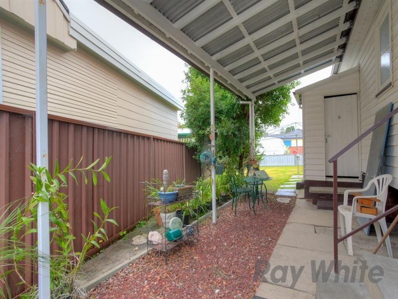2 Alexander Street, Mount Hutton NSW 2290