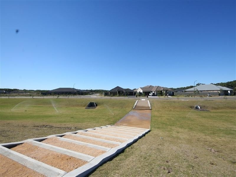 8 Monkerai Street, Fern Bay NSW 2295