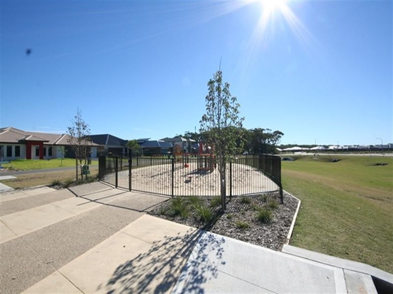 8 Monkerai Street, Fern Bay NSW 2295