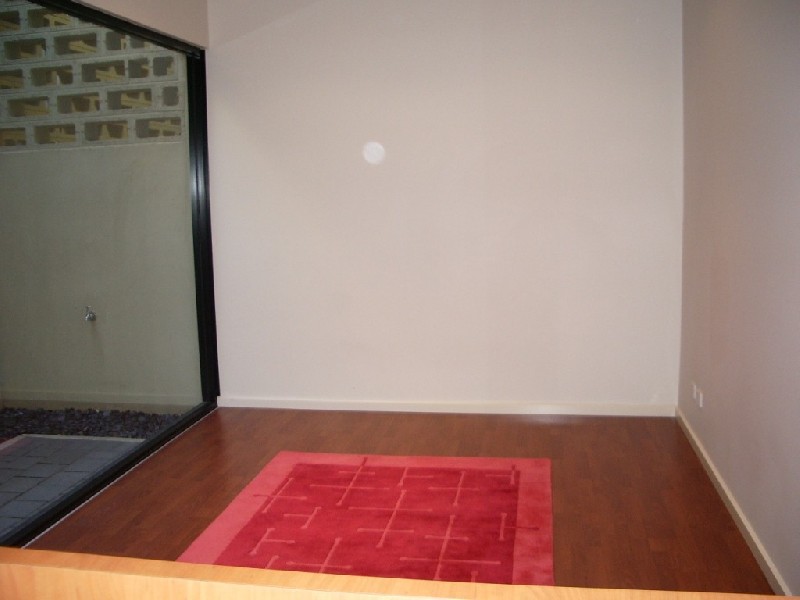 13 Sparmen Close, Adelaide SA 5000