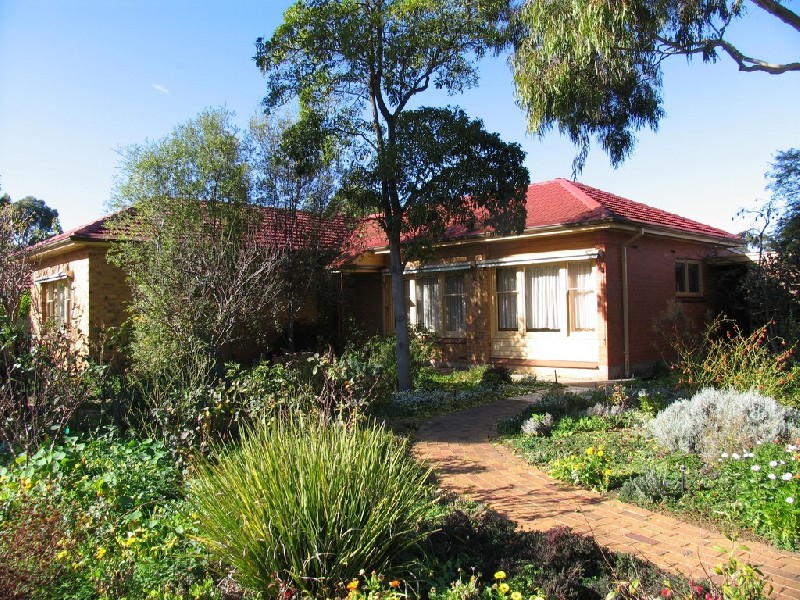 8 lancelot Drive, Daw Park SA 5041