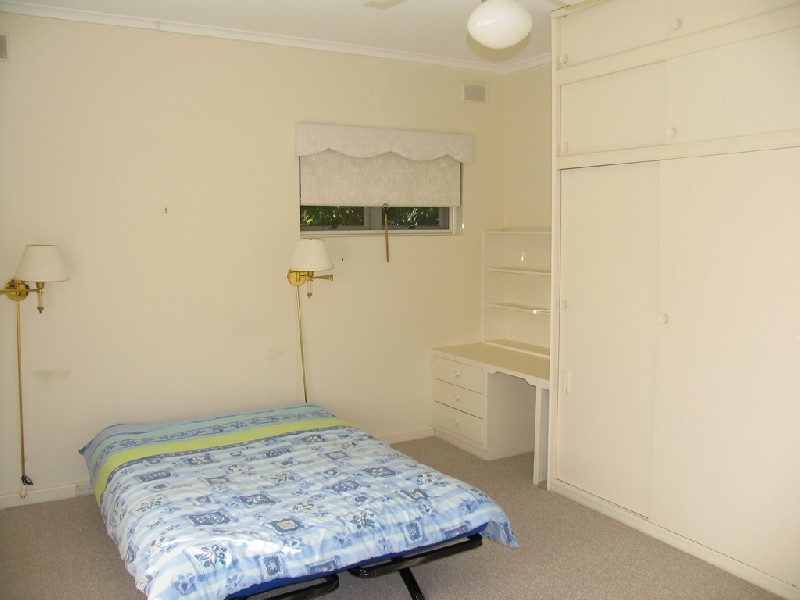 8 lancelot Drive, Daw Park SA 5041