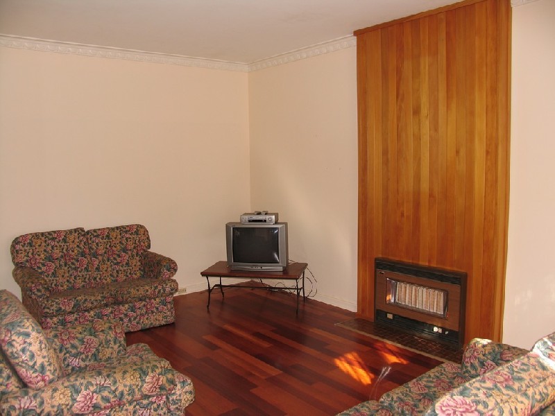 8 lancelot Drive, Daw Park SA 5041