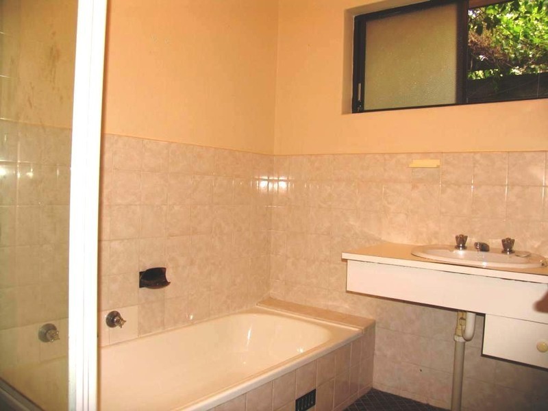 2/4a Gordon Road, Black Forest SA 5035