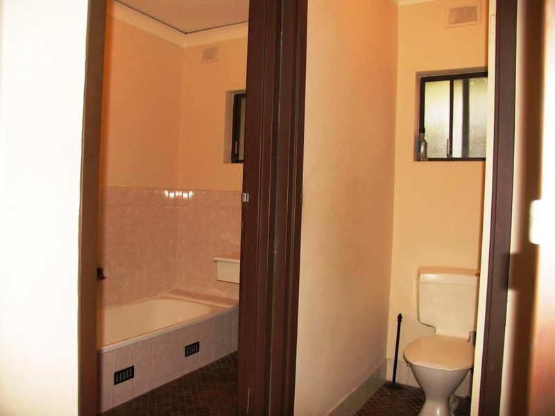 2/4a Gordon Road, Black Forest SA 5035