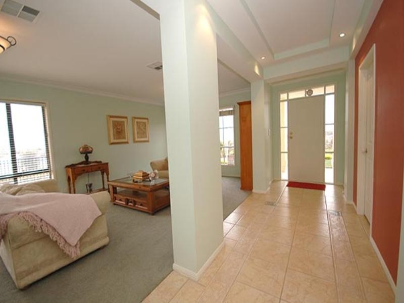 9 Landseer Crescent, Seaford Rise SA 5169