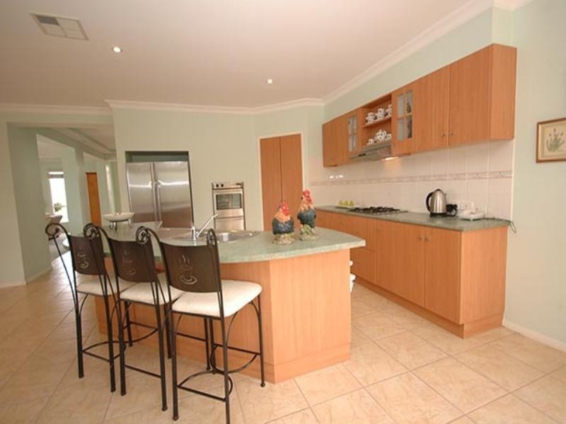 9 Landseer Crescent, Seaford Rise SA 5169