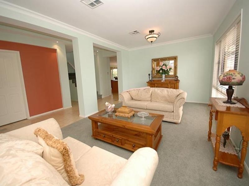 9 Landseer Crescent, Seaford Rise SA 5169